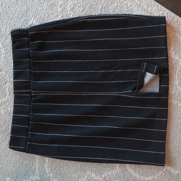 Pinstripe elastic waist skirt - size small - Picture 4 of 4
